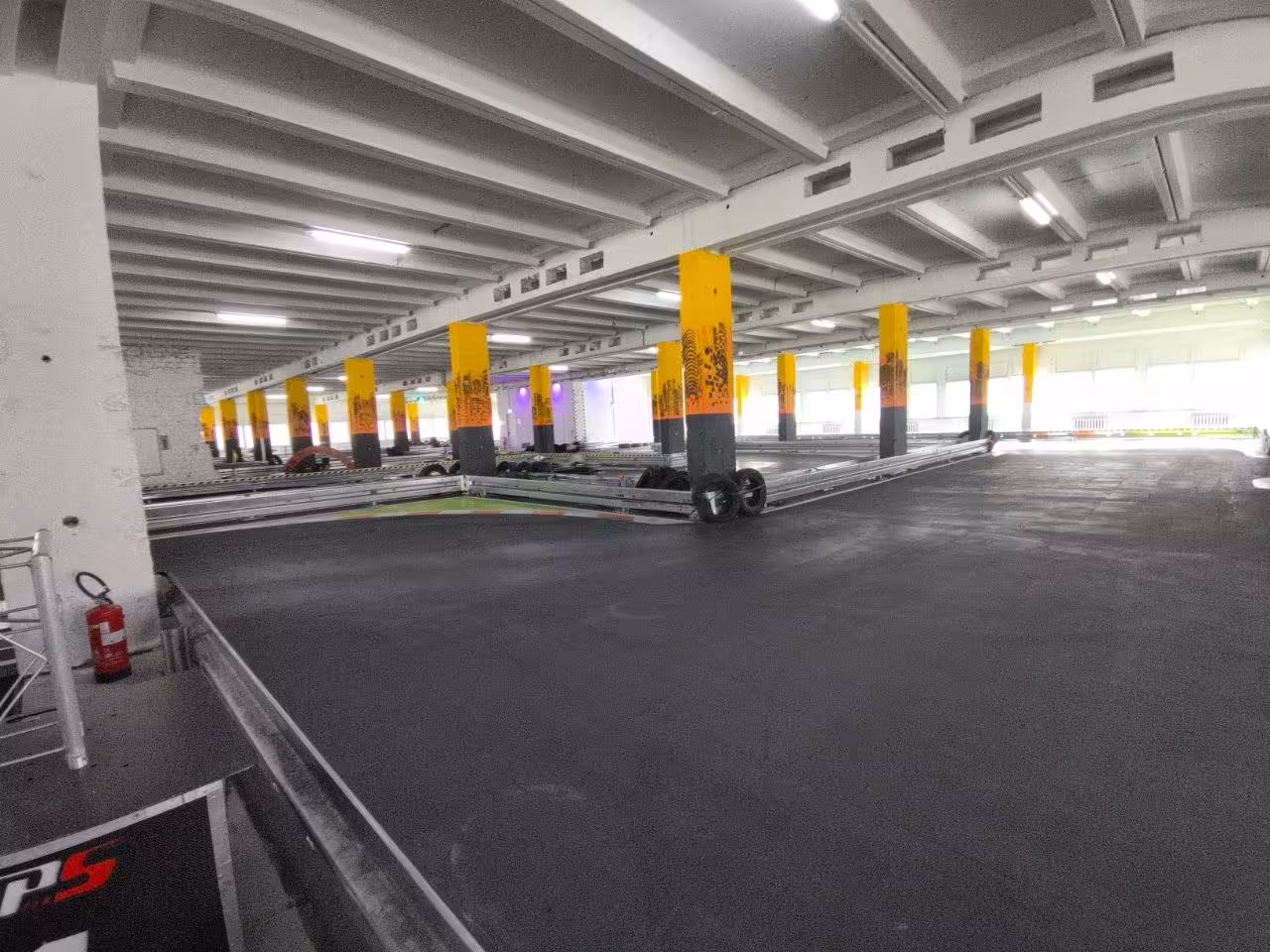Indoor karting circuit